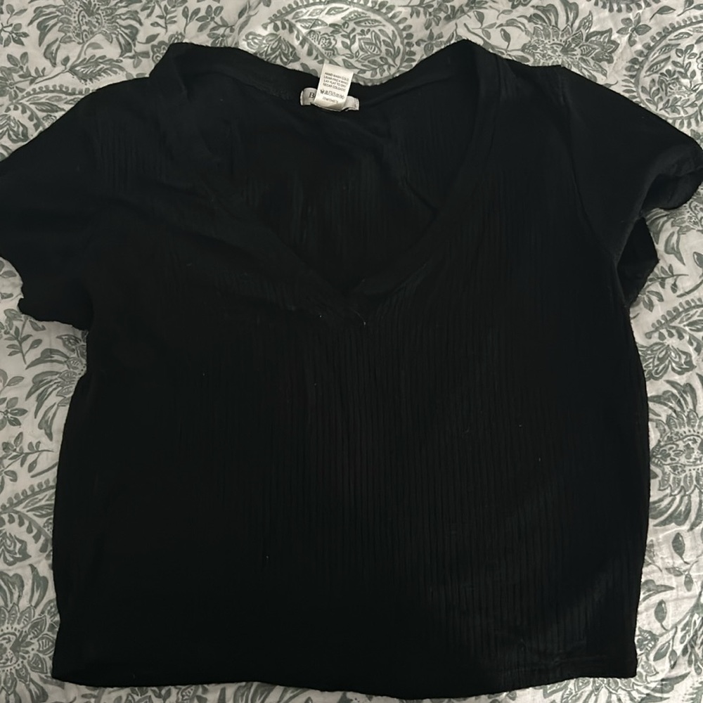 Black v neck crop top